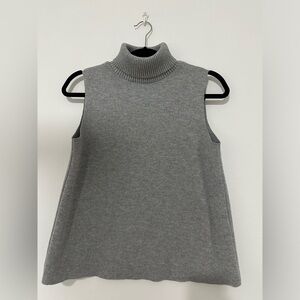ZARA Sleeveless Sweater Color Gray